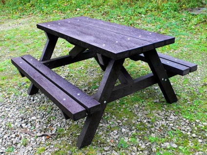 Ribble Picnic Table - Recycled plastic